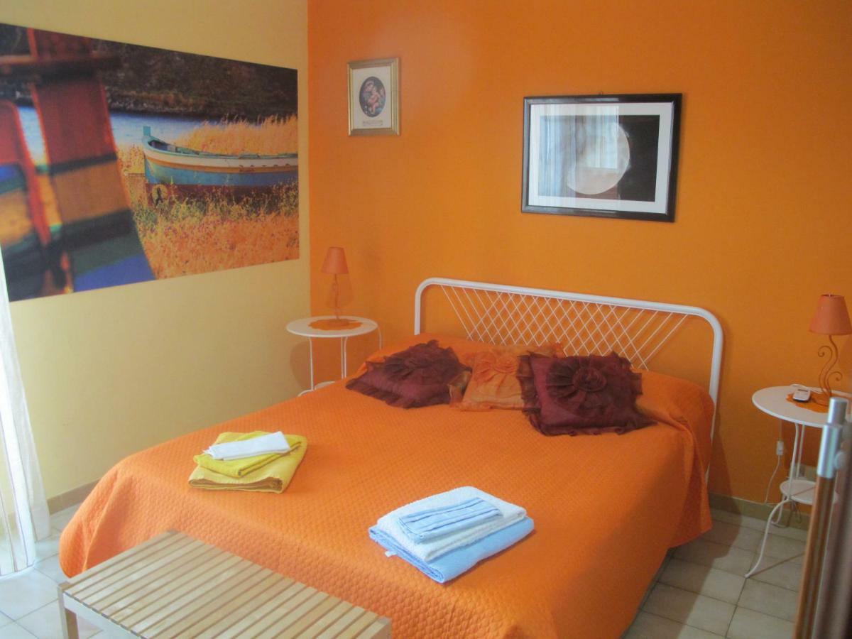 Bed and Breakfast La Casa Del Nonno Milazzo Exterior foto